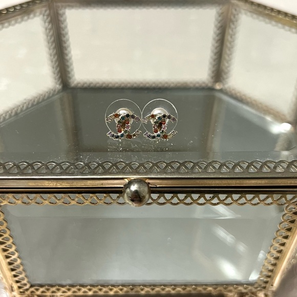 🚫SOLD🚫Authentic Chanel Rainbow Multicolor Crystal CC Earrings GHW - Picture 4 of 7